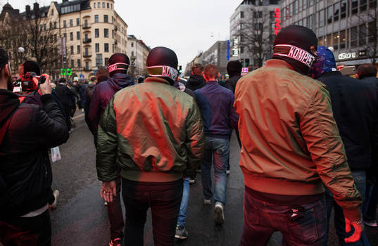 Maskerade supportrar i supportermarschen