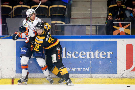 Skellefteås Arvid Lundberg och Växjös Ville Varakas