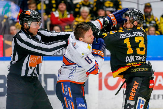 Växjös Ville Varakas och Skellefteås Mattias Ritola i