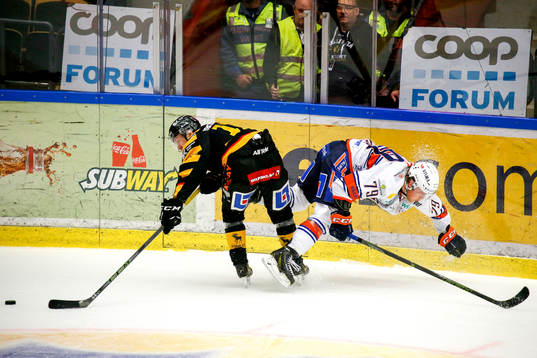Skellefteås Adam Pettersson och Växjös Patrik Lundh