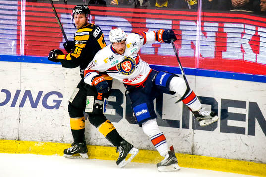 Bläddra bland fler bilder av Ishockey, SHL, Semifinal 3, Skellefteå - Växjö