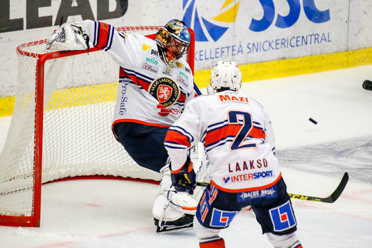 Växjös målvakt Cristopher Nihlstorp fick ett skott i