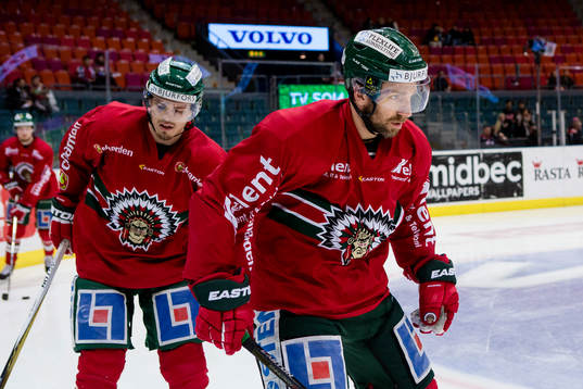 Frölundas Andreas Johnson och Joel Lundqvist  värmer upp