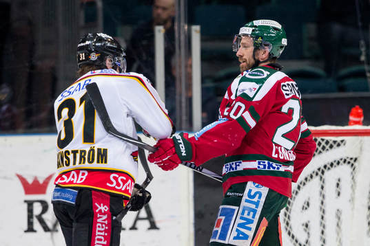Luleås Jonathan Granström bråkar med Frölundas Joel