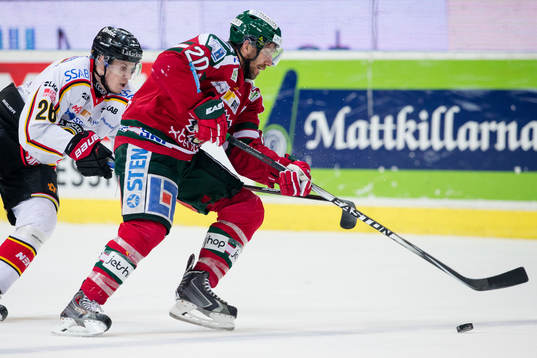 Frölundas Joel Lundqvist före Luleås Peter Cehlarik