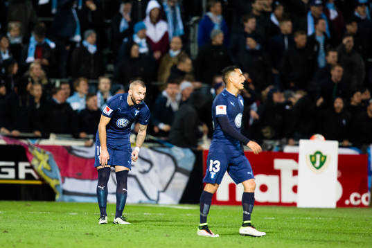 Malmö FFs Guillermo Molins och Yoshimar Yotún deppar
