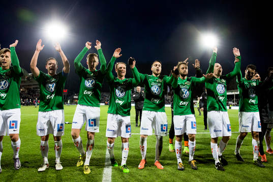 Jönköpings spelare tackar publiken