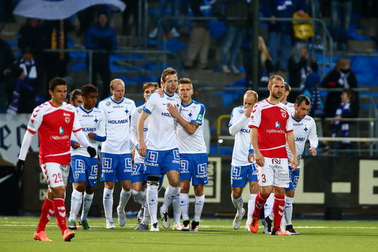 Norrköpings Arnor Ingvi Traustason jublar och klappar om