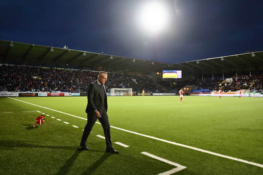 Norrköpings tränare Jan Andersson framför hemmapublikens