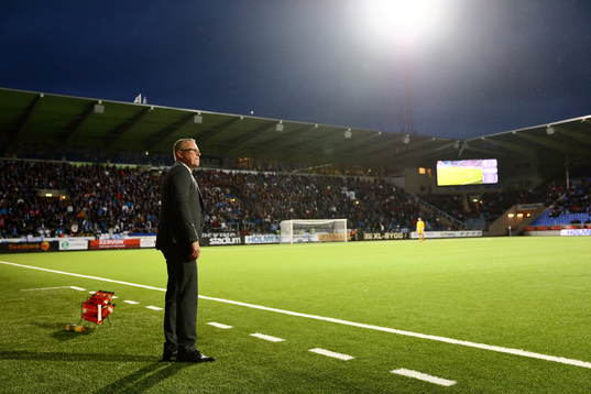 Norrköpings tränare Jan Andersson framför hemmapublikens