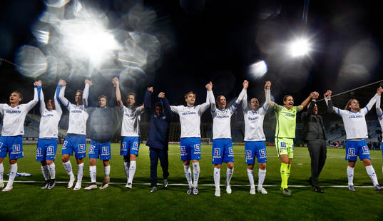 Norrköpings spelare och tränare Jan Andersson jublar