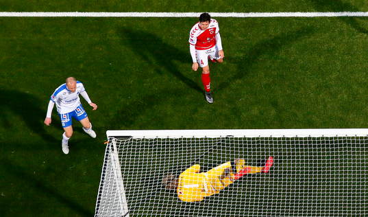 Mål 2-0 av Norrköpings Jón Gudni Fjóluson förbi