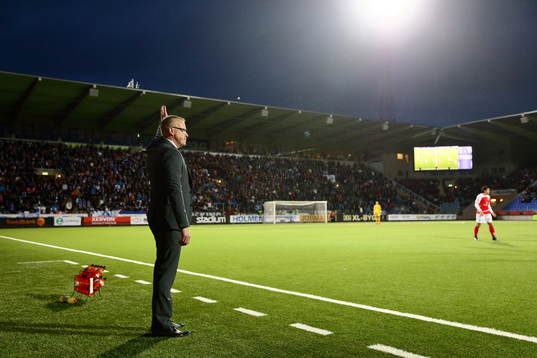 Norrköpings tränare Jan Andersson framför hemmapublikens