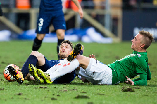 Malmö FFs Markus Rosenberg mot Jönköpings Joakim Karlsson