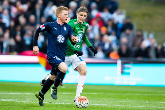Malmö FFs Anders Christiansen före Jönköpings Pawel