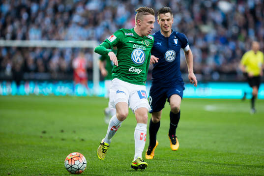 Jönköpings Joakim Karlsson före Malmö FFs Markus
