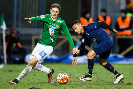 Jönköpings Pawel Cibicki mot Malmö FFs Yoshimar Yotún