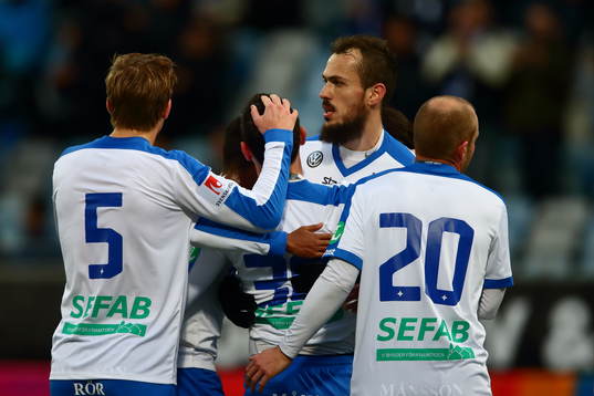 Norrköpings Emir Kujovic och Christoffer Nyman kramar om