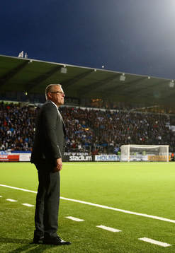 Norrköpings tränare Jan Andersson framför hemmapublikens