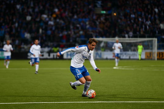 Norrköpings Christoffer Nyman framför Curva Nordahl