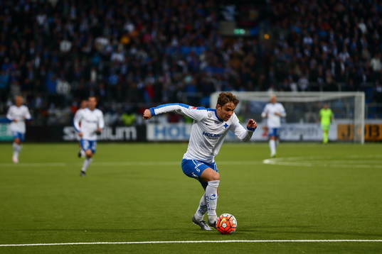 Norrköpings Christoffer Nyman framför Curva Nordahl