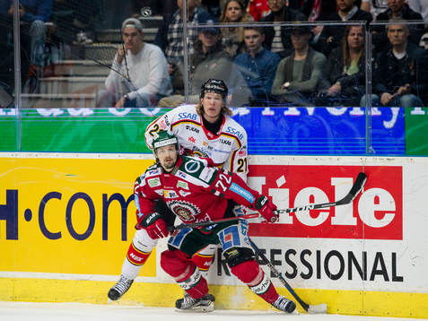 Luleås Emil Sylvegård och Frölundas Patrik Carlsson