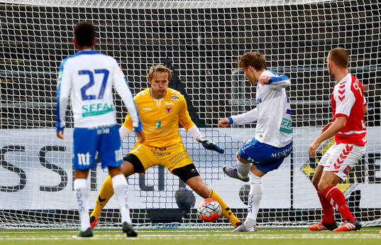 Målchans för Norrköpings Christoffer Nyman med målvakt