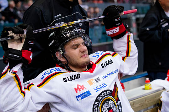 Luleås Christian Jaros grimaserar