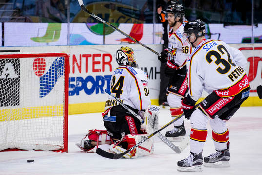 Luleås målvakt Joel Lassinantti, Jonathan Sigalet och