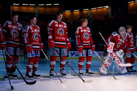 Frölunda på lineup, fr.v. Henrik Tömmernes, Elias