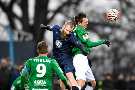 Malmö FFs Jo Inge Berget och Jönköpings Daryl Smylie