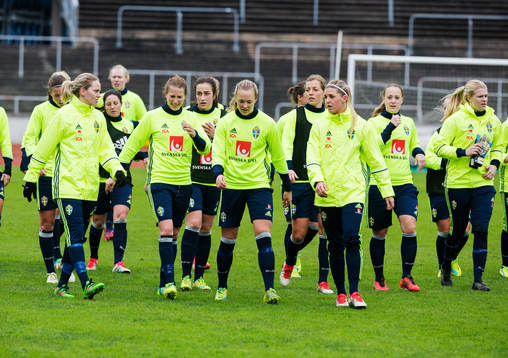 Träning med svenska damlandslaget i fotboll på Malmö