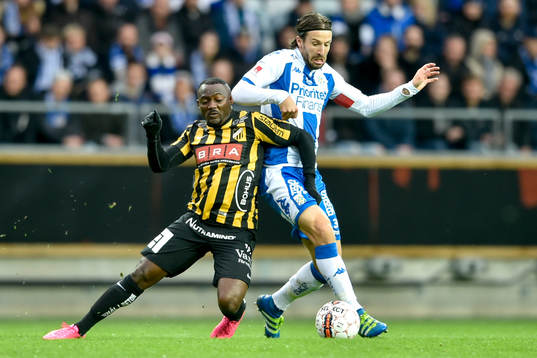 +Häckens John Owoeri och IFK Göteborgs Mattias Bjärsmyr
