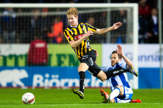 Häckens Samuel Gustafson kapas av IFK Göteborgs Tobias