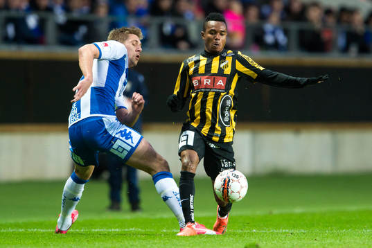 IFK Göteborgs Mikael Boman och Häckens Nasiru Mohammed