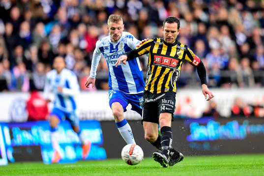 IFK Göteborgs Sebastian Eriksson och Häckens John Owoeri