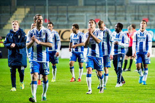 IFK Göteborgs Hjalmar Jonsson och Mads Albeck (th) firar