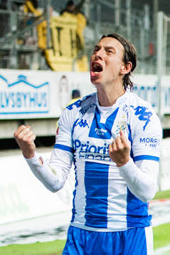 IFK Göteborgs Martin Smedberg Dalence tackar publiken