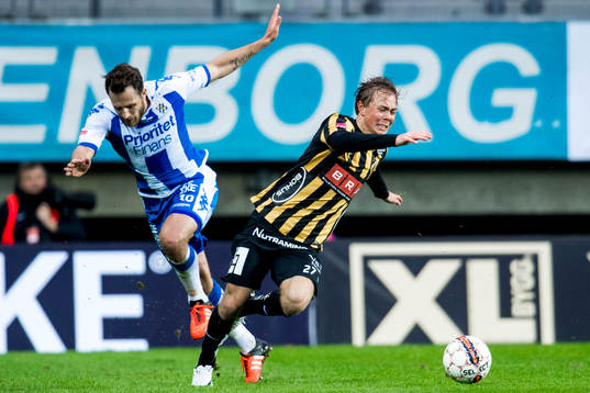 IFK Göteborgs Tobias Hysén i kam med Häckens Joel