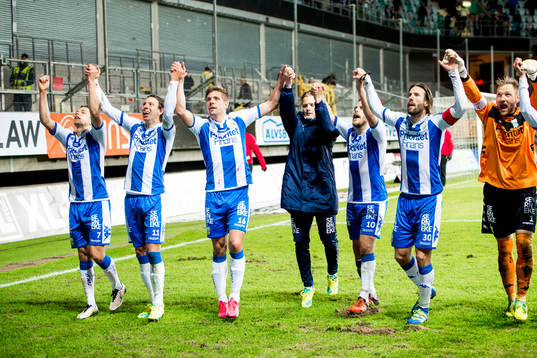 IFK Göteborgs spelare tackar publiken