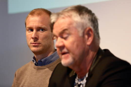 Andreas Johansson och IFK Norrköpings ordförande Peter