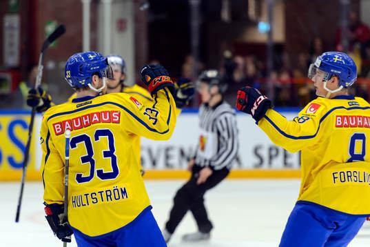 Sveriges Linus Hjulström jublar med Gustav Forsling