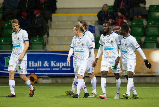 Gefles Dioh Williams och Kwame Bonsu jublar