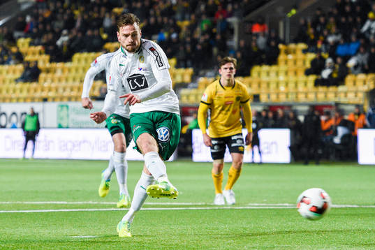 Hammarbys Arnor Smarason reducerar till 2-1 på straff