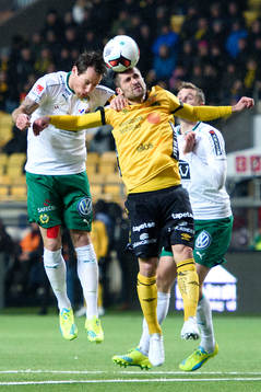 Hammarbys Johan Persson i nickduell med Elfsborgs Emir