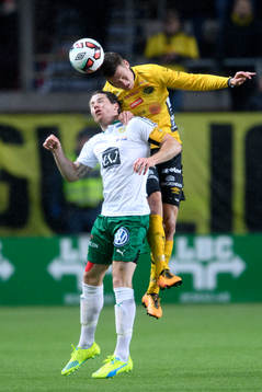Hammarbys Johan Persson i nickduell med Elfsborgs Viktor