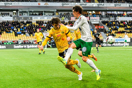 Elfsborgs Viktor Claesson och Hammarbys Romulo Cabral