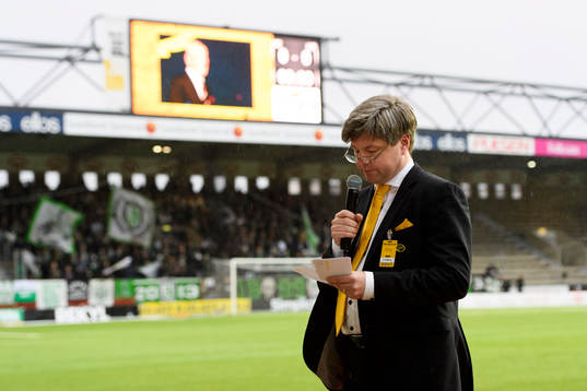 Elfsborgs ordförande Bo Johansson håller ett minnestal