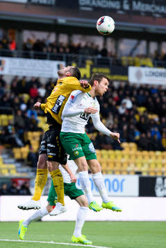Hammarbys Måns Söderqvist och Elfsborgs Emir Bajrami i
