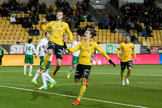 Elfsborgs Viktor Claesson hoppar högt